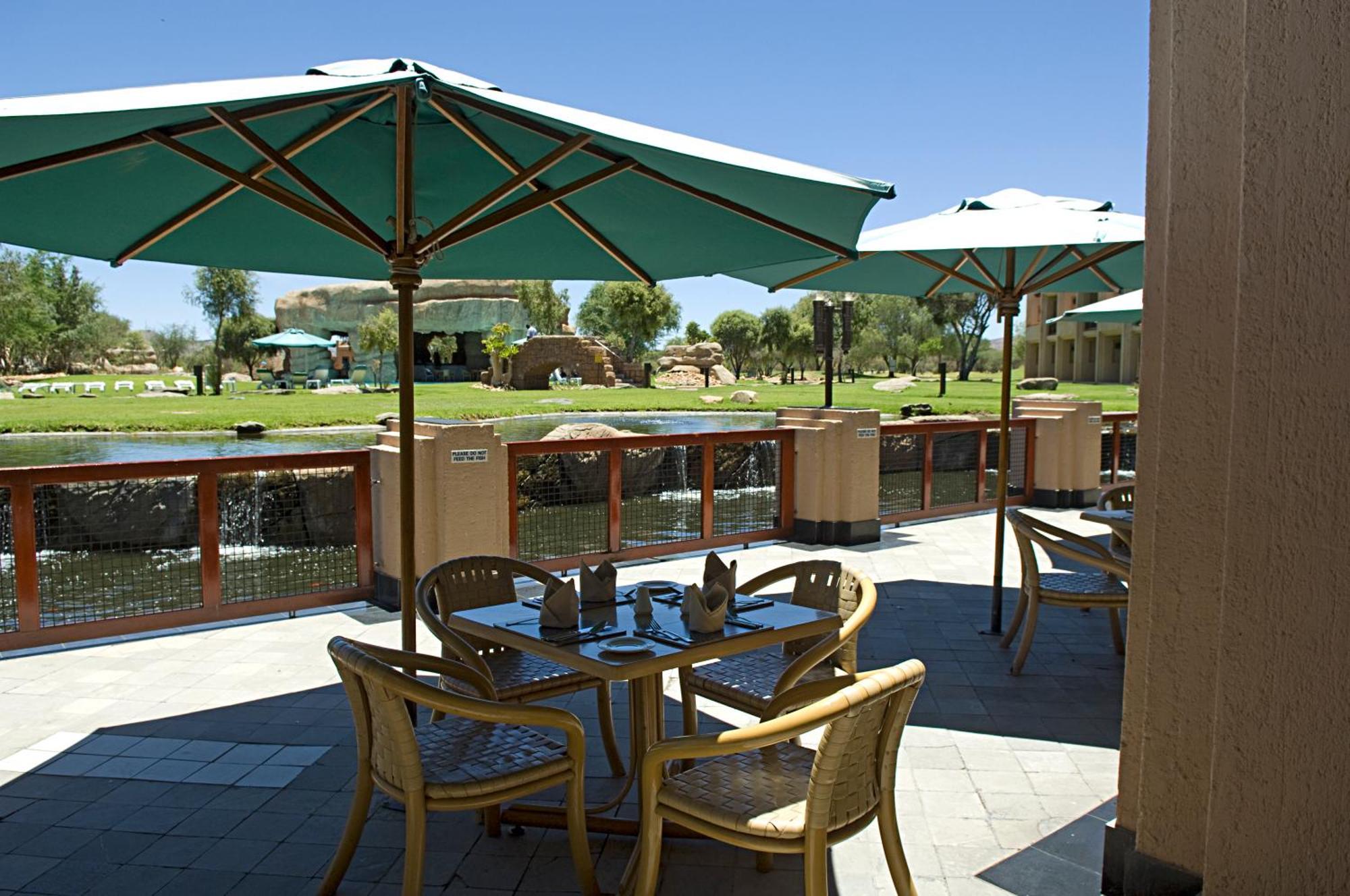 Windhoek Country Club Resort Buitenkant foto