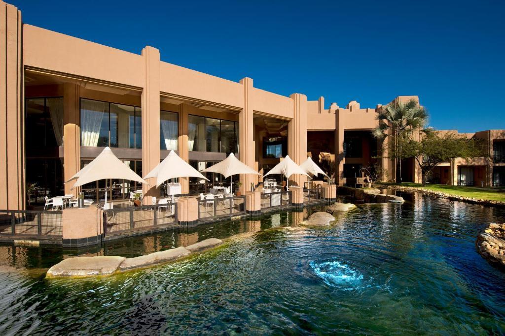 Windhoek Country Club Resort Buitenkant foto