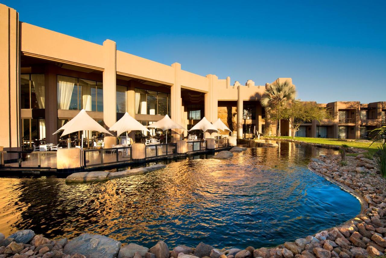 Windhoek Country Club Resort Buitenkant foto